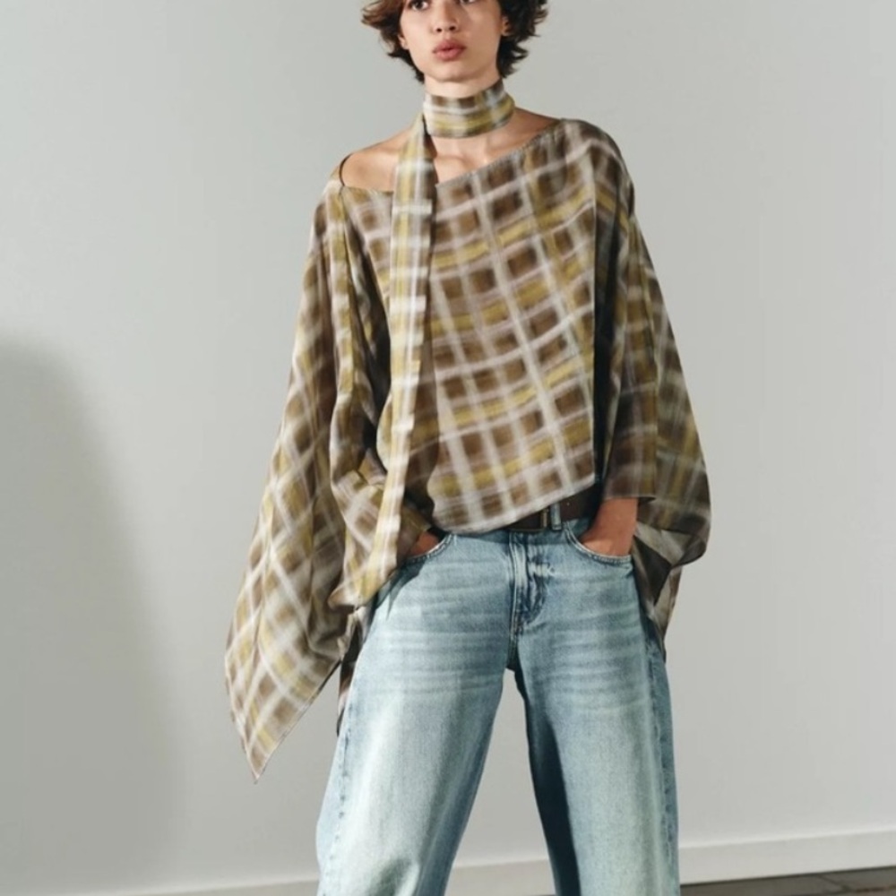 Zara Plaid Cape - Picture 3 of 3
